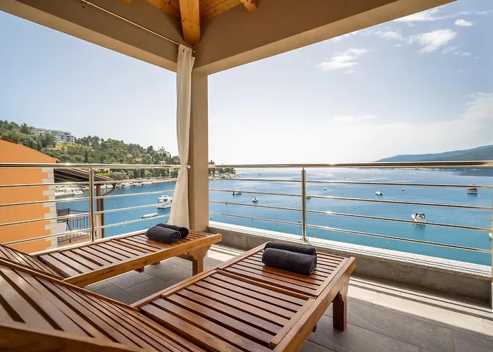 Seafront 2-Bedroom Apartment Nika - Rabac
