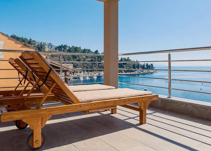 Seafront 2-Bedroom Apartment Nika - Rabac