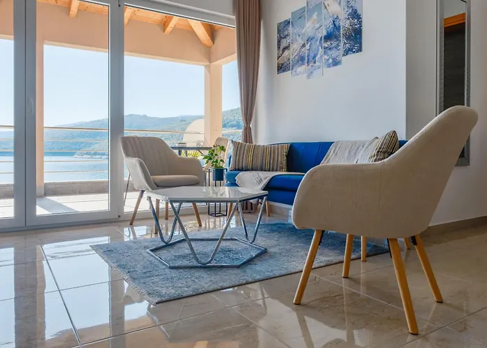 Seafront 2-Bedroom Apartment Nika - Rabac