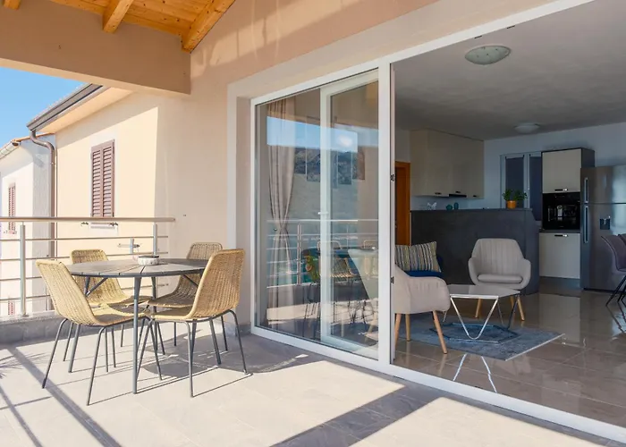 Seafront 2-Bedroom Apartment Nika - Rabac