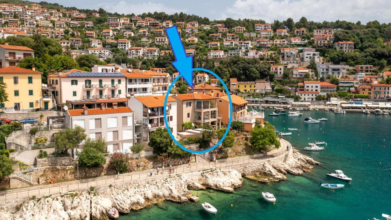 Apartment Seafront 2-bedroom Nika -