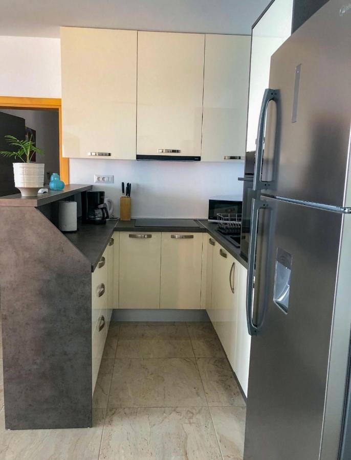 Apartment Seafront 2-bedroom Nika - *
