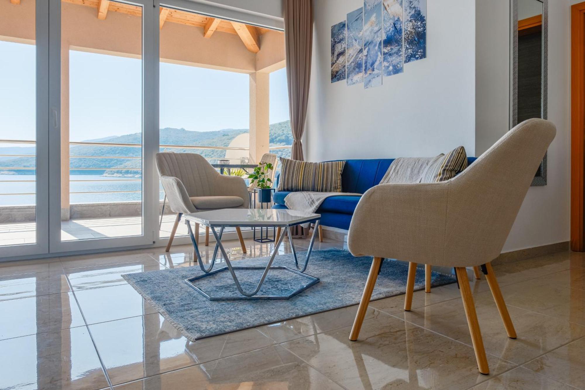 Seafront 2-bedroom Nika - *