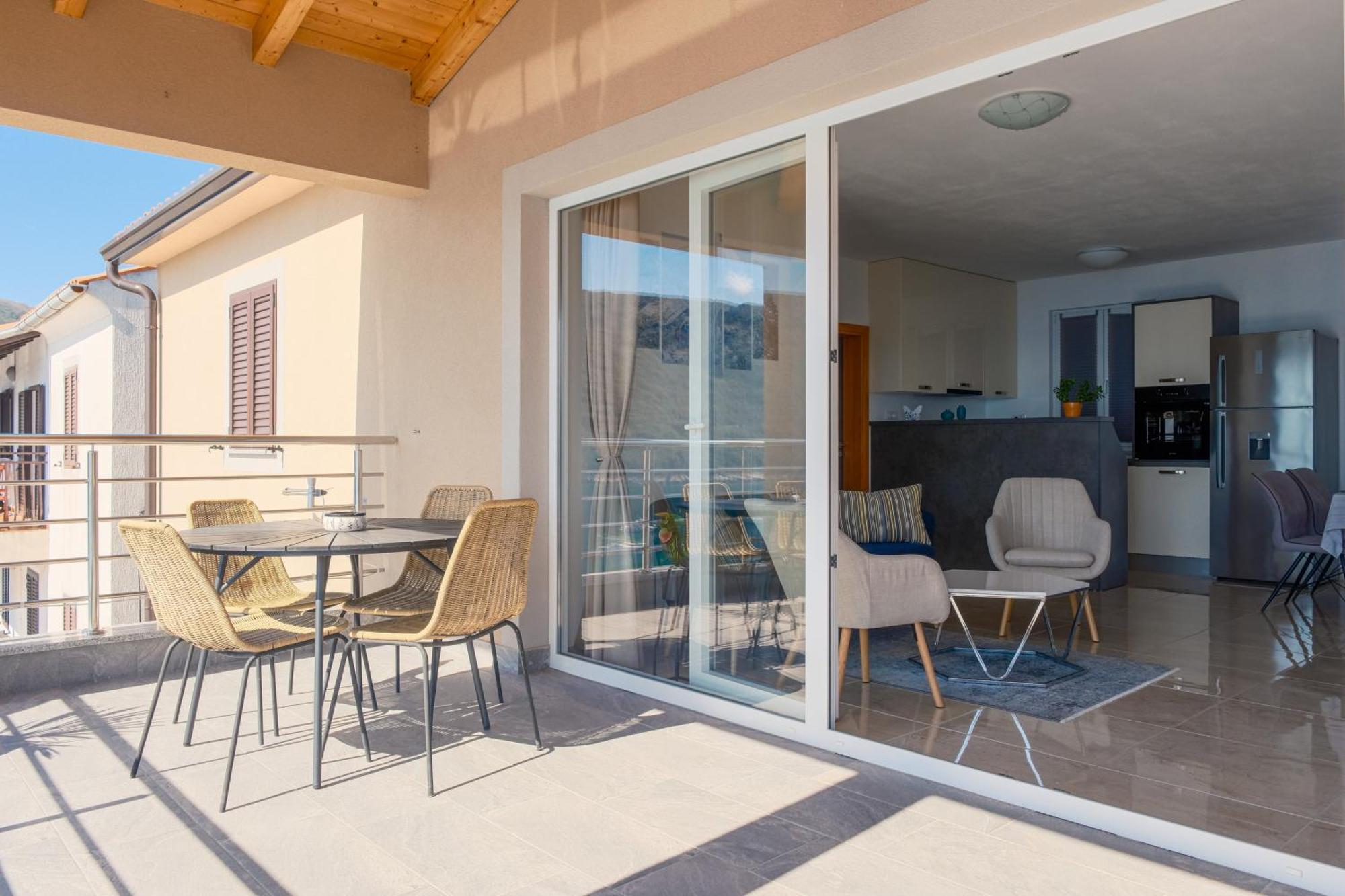 Seafront 2-bedroom Nika -