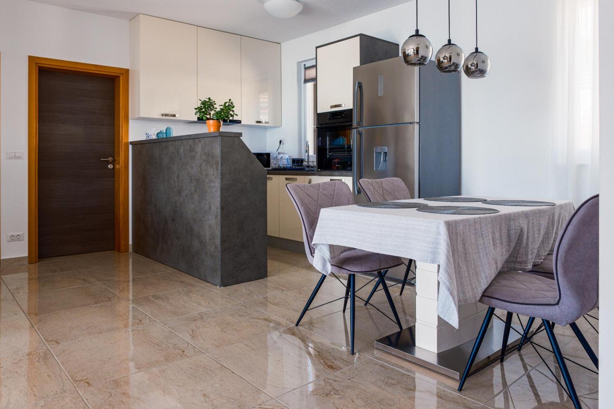 Apartment Seafront 2-bedroom Nika -